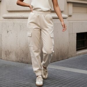 VIP Women's Beige Cargo Pants Size 9/29